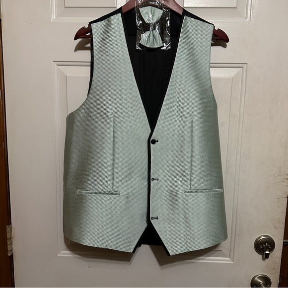 Mint 1 Button Slim-Fit Tuxedo with Jacket, Vest, Pants, Bowtie by Giovanni Testi - Picture 4 of 12
